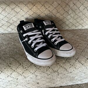 Converse Chuck Taylor’s big kids 5/ women’s 7